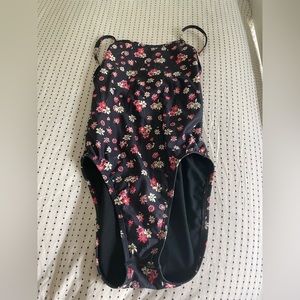 Size 26 jolyn practice suit